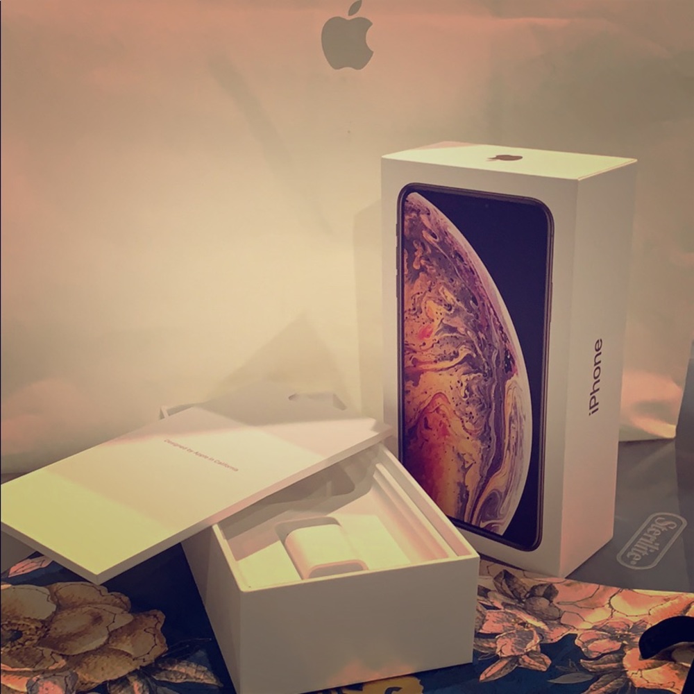 Apple IPhone, AirPods, Watch boxes (see details)